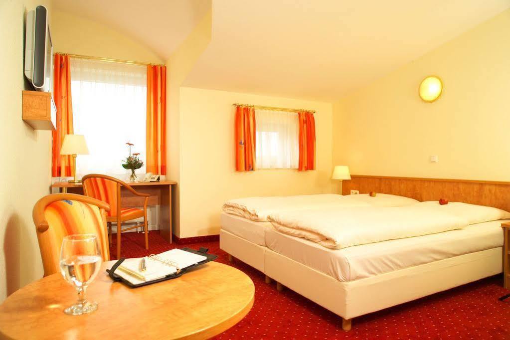 Friends Hotel Kerpen Kerpen  Exterior foto